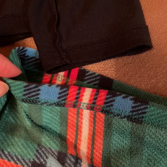 Like new! Oshkosh B’Gosh Christmas Rockin’ Santa /Plaid Boys Pajamas, (M) - Picture 13 of 16